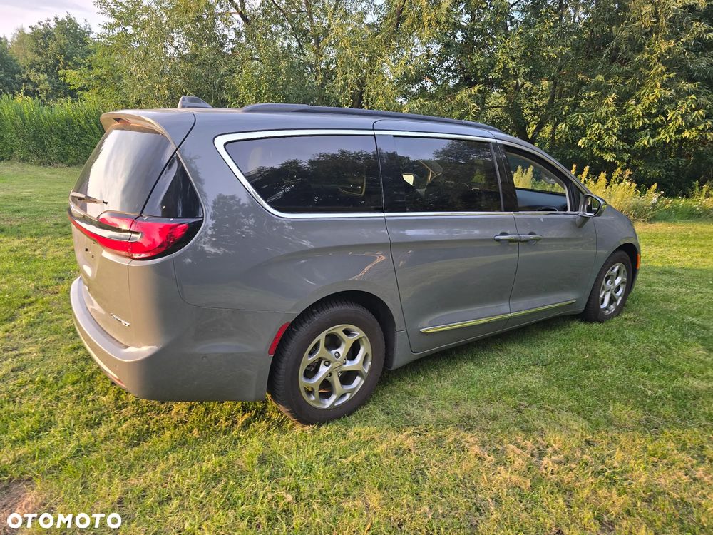 Chrysler Pacifica - 16