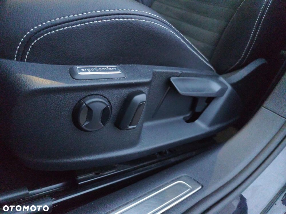 Volkswagen Passat - 12