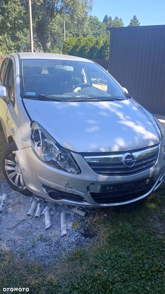 Opel Corsa 1.4 16V Cosmo - 2