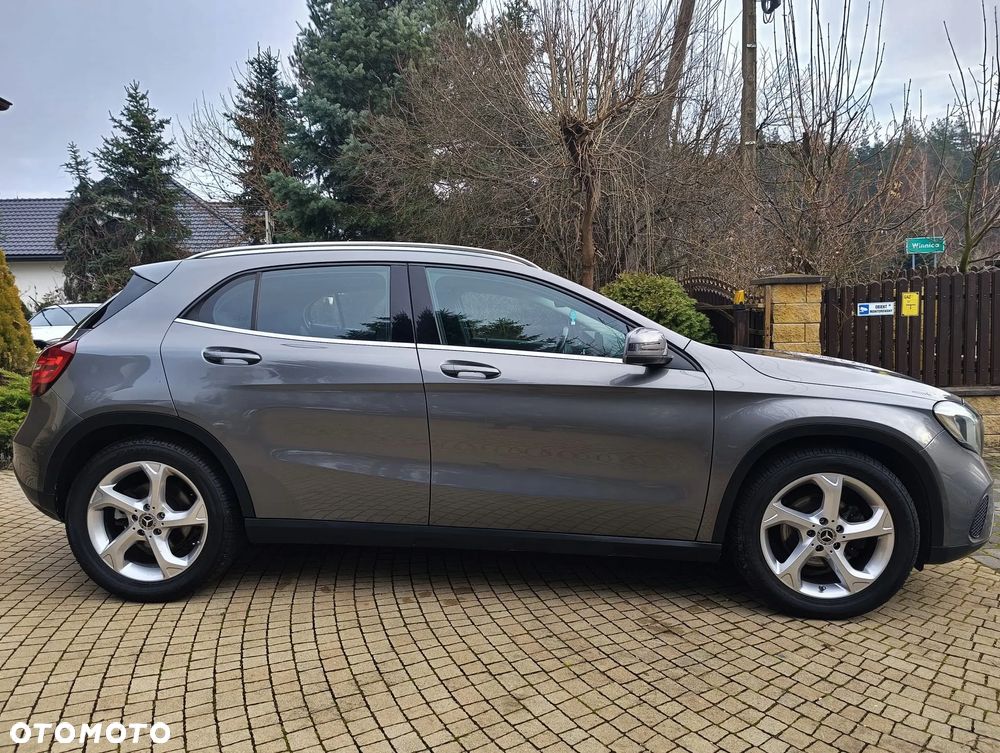 Mercedes-Benz GLA 200 Urban - 4