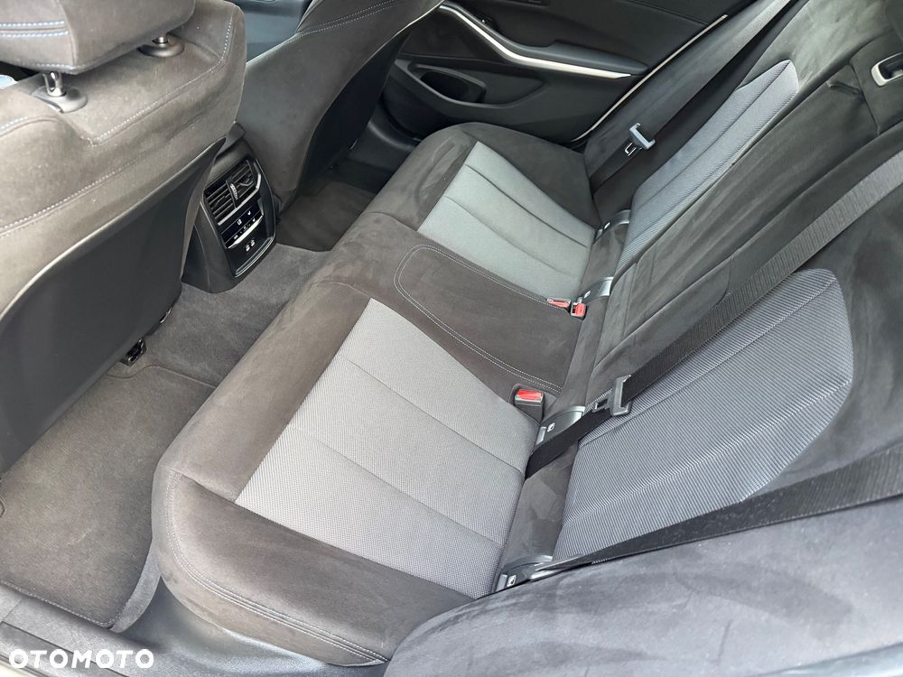 BMW Seria 3 330i xDrive M Sport - 41