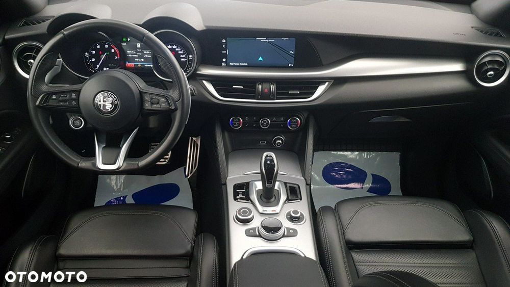 Alfa Romeo Stelvio - 13
