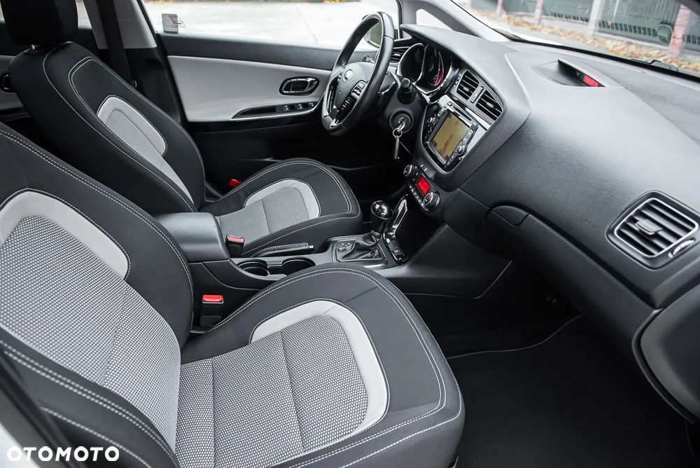 Kia Ceed 1.6 GDI DCT Platinum Edition - 30