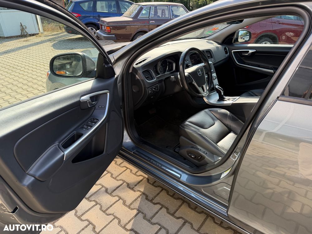 Volvo S60 T5 AWD Momentum - 8