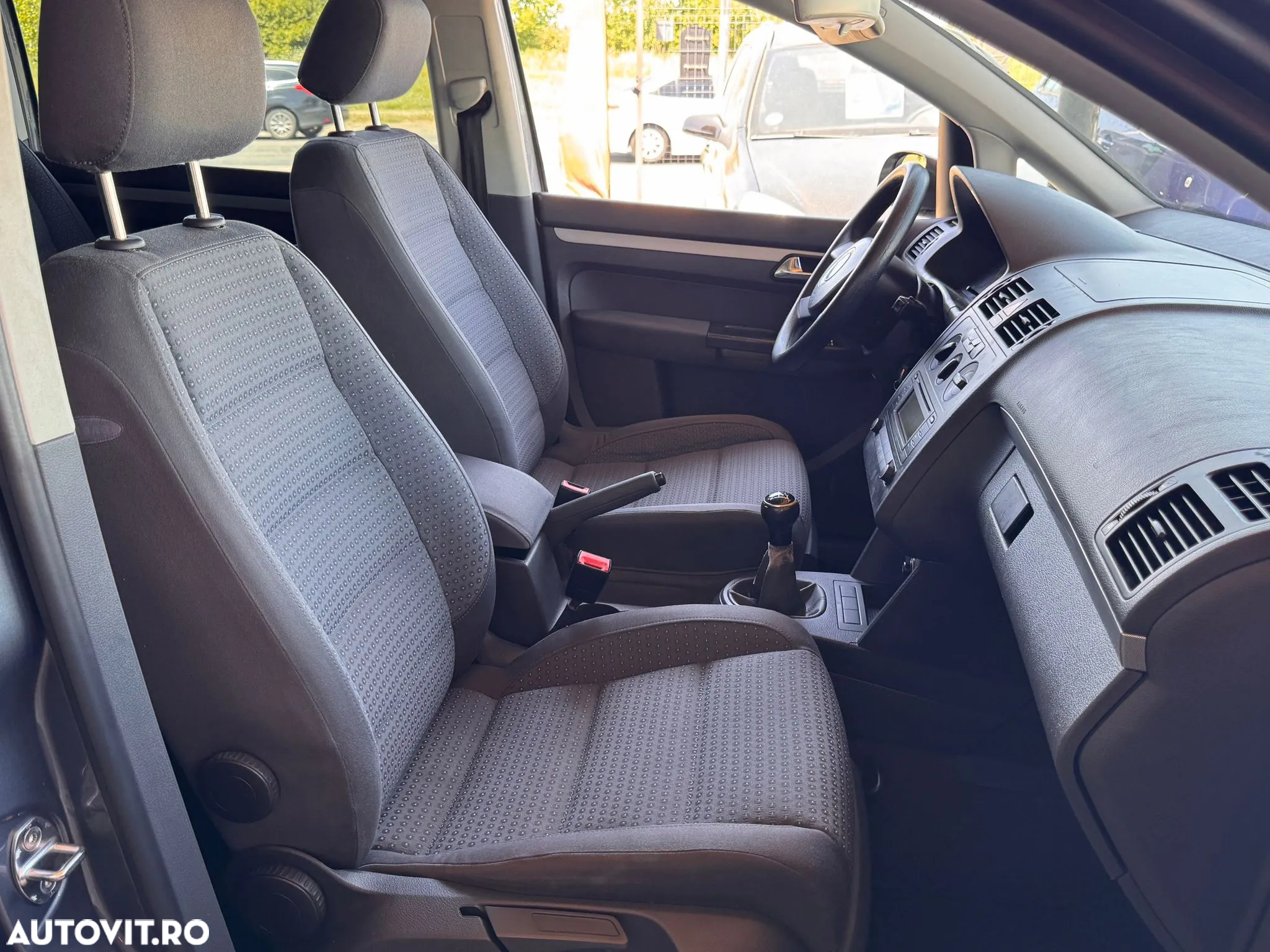 Volkswagen Touran 1.6 FSI Trendline - 9