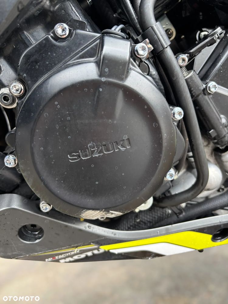 Suzuki GSX - 18