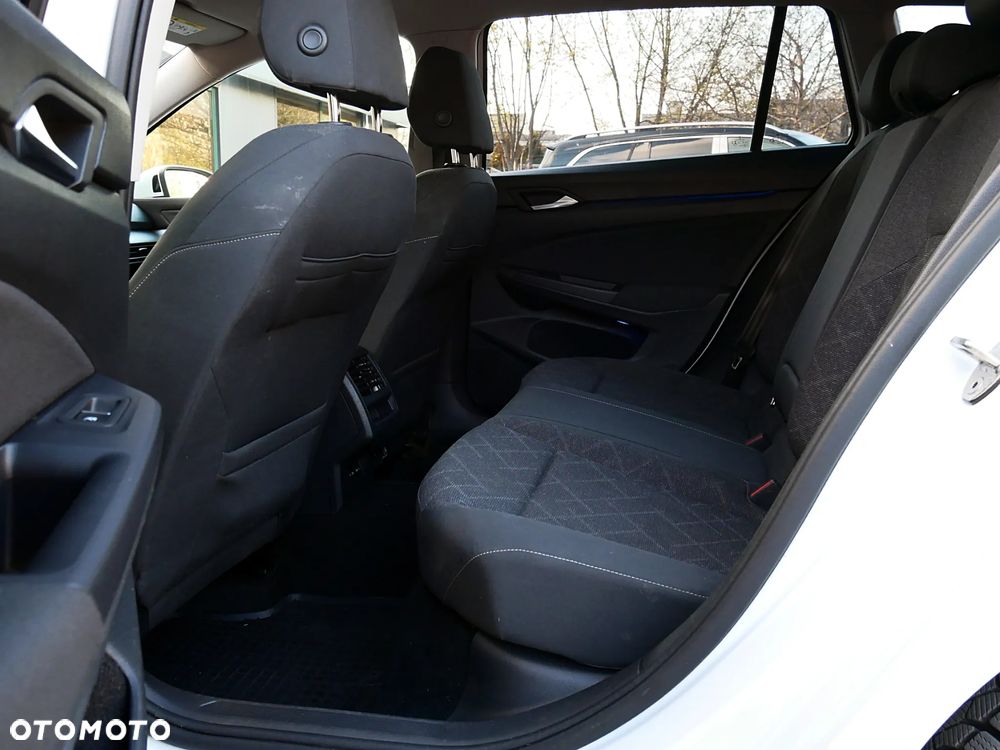 Volkswagen Golf 1.0 eTSI United DSG - 6