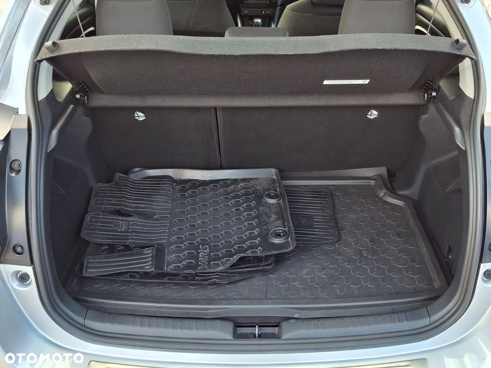 Toyota Yaris 1.5 VVT-i Luxe - 29