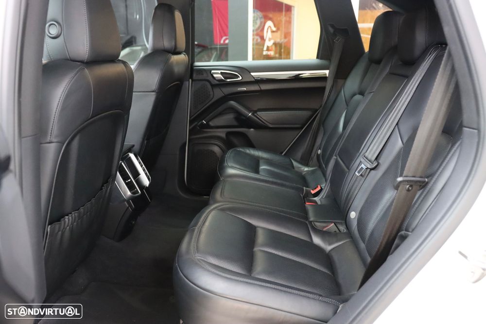 Porsche Cayenne - 15
