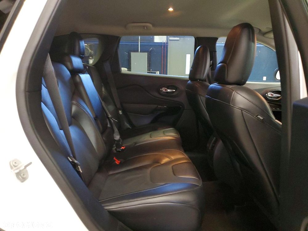 Jeep Cherokee - 12