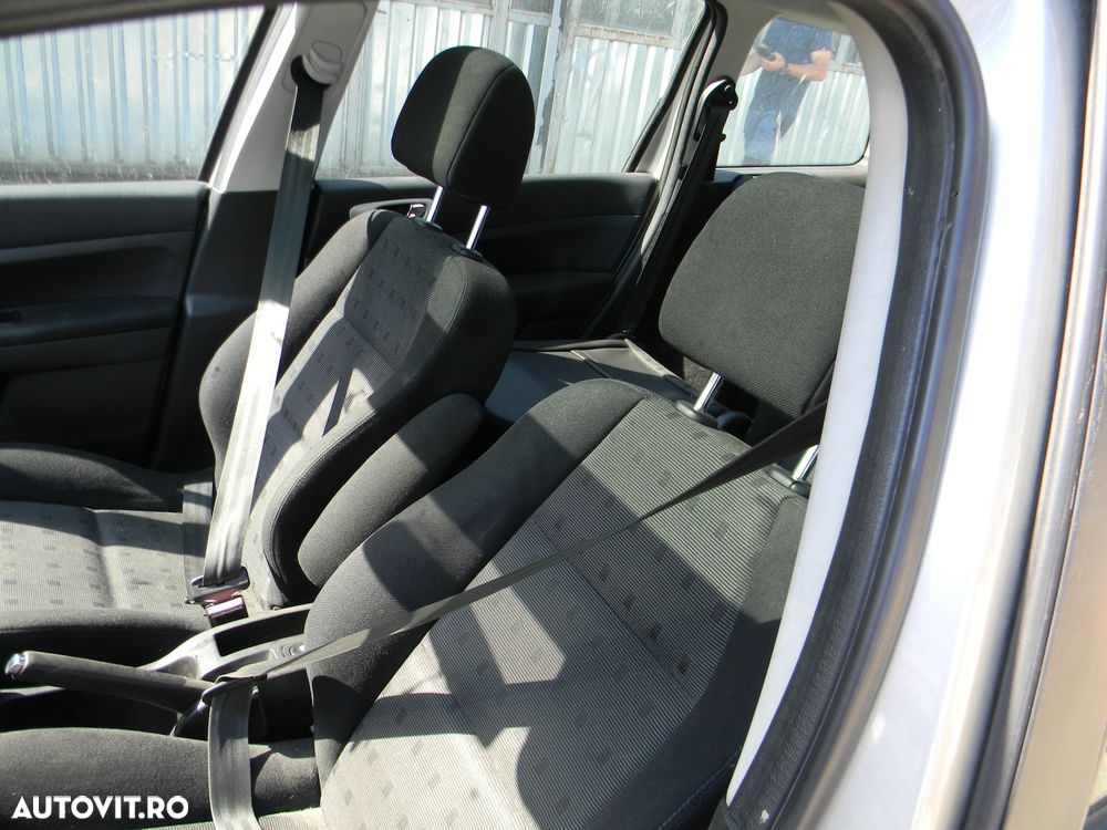 Dezmembrari  Peugeot 307  2000  > 0000 1.6 HDi 110 Motorina - 24