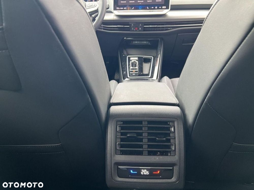Volkswagen Golf 1.5 TSI EHybrid PHEV 150kW Style DSG - 25