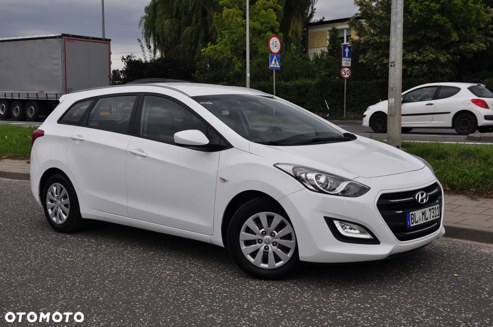 Hyundai i30 blue 1.4 Style - 11