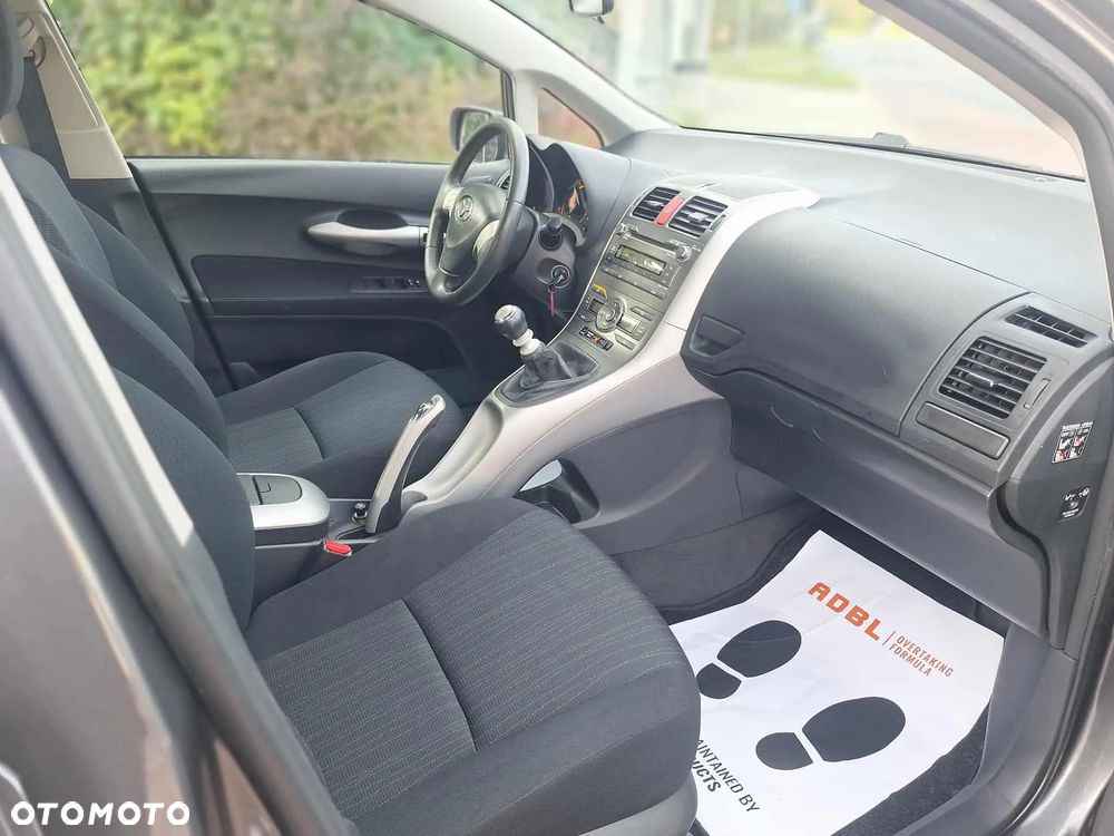 Toyota Auris 1.6 2010 - 14