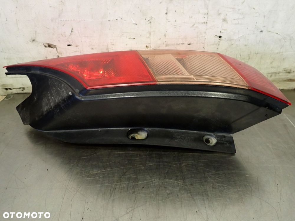 LAMPA PRAWA TYLNA RENAULT SCENIC II 1.6 - 3