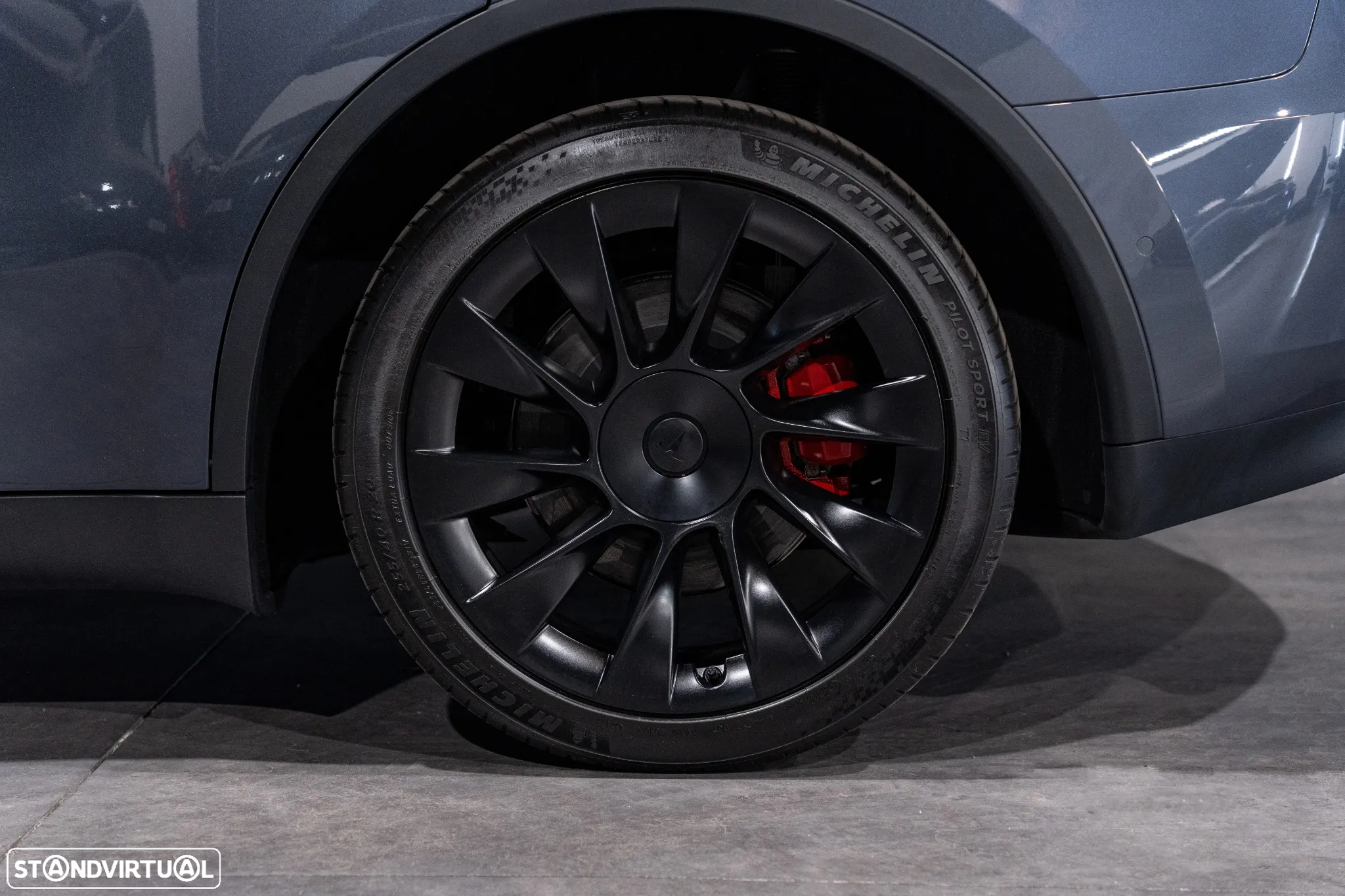 Tesla Model Y Long Range Dual Motor AWD - 32