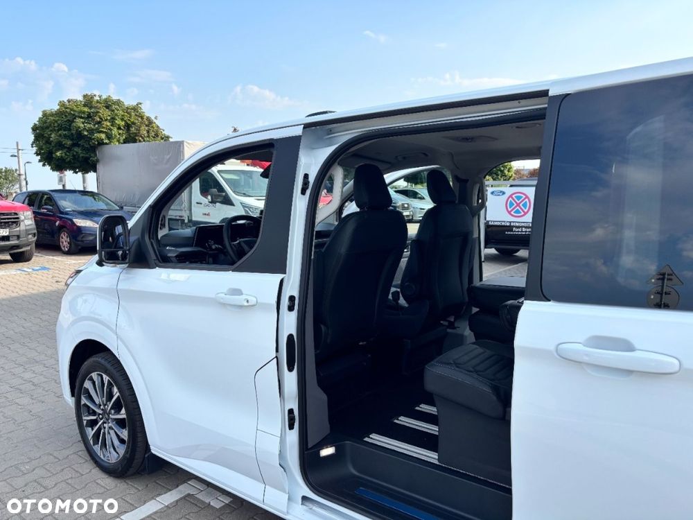 Ford Tourneo Custom - 11
