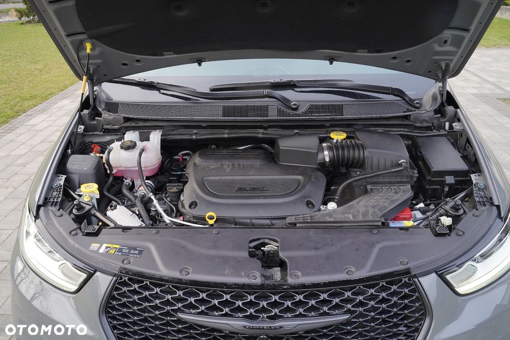 Chrysler Pacifica - 16