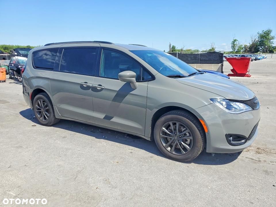 Chrysler Pacifica - 6
