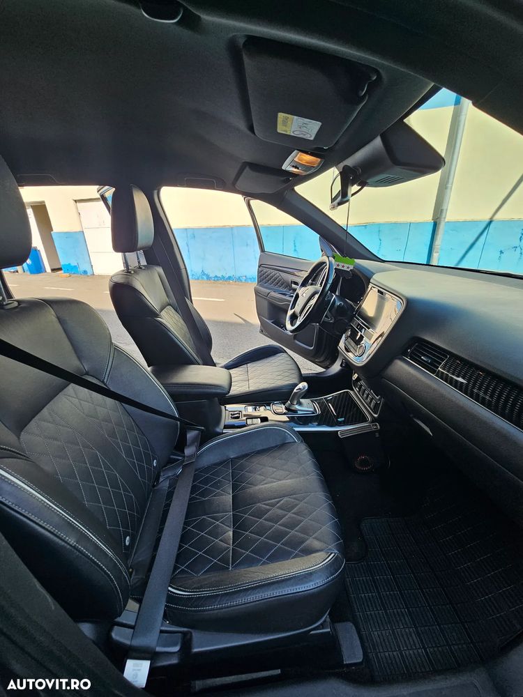 Mitsubishi Outlander PHEV 2.4 L 4X4 Instyle - 6