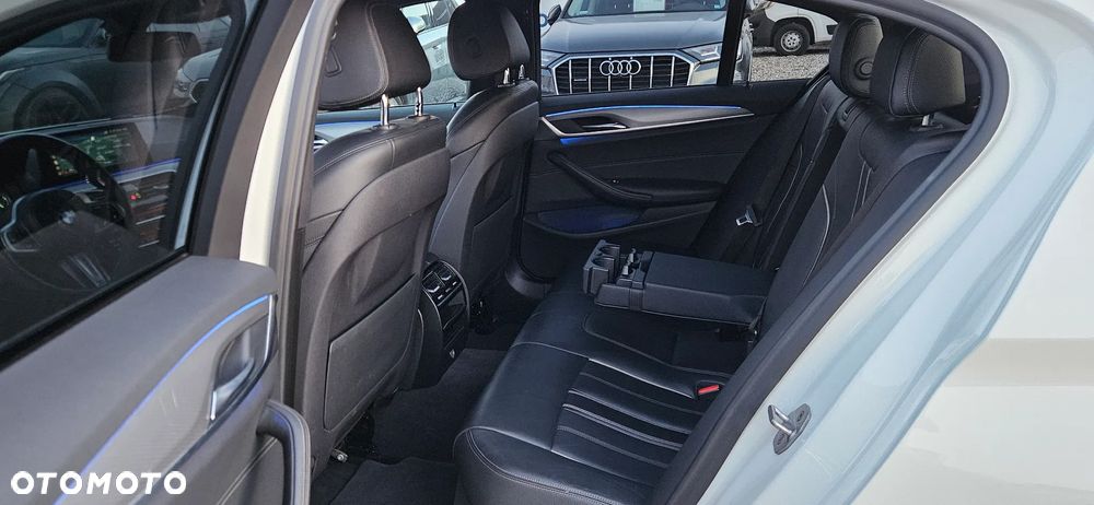 BMW Seria 5 530e iPerformance M Sport sport - 24