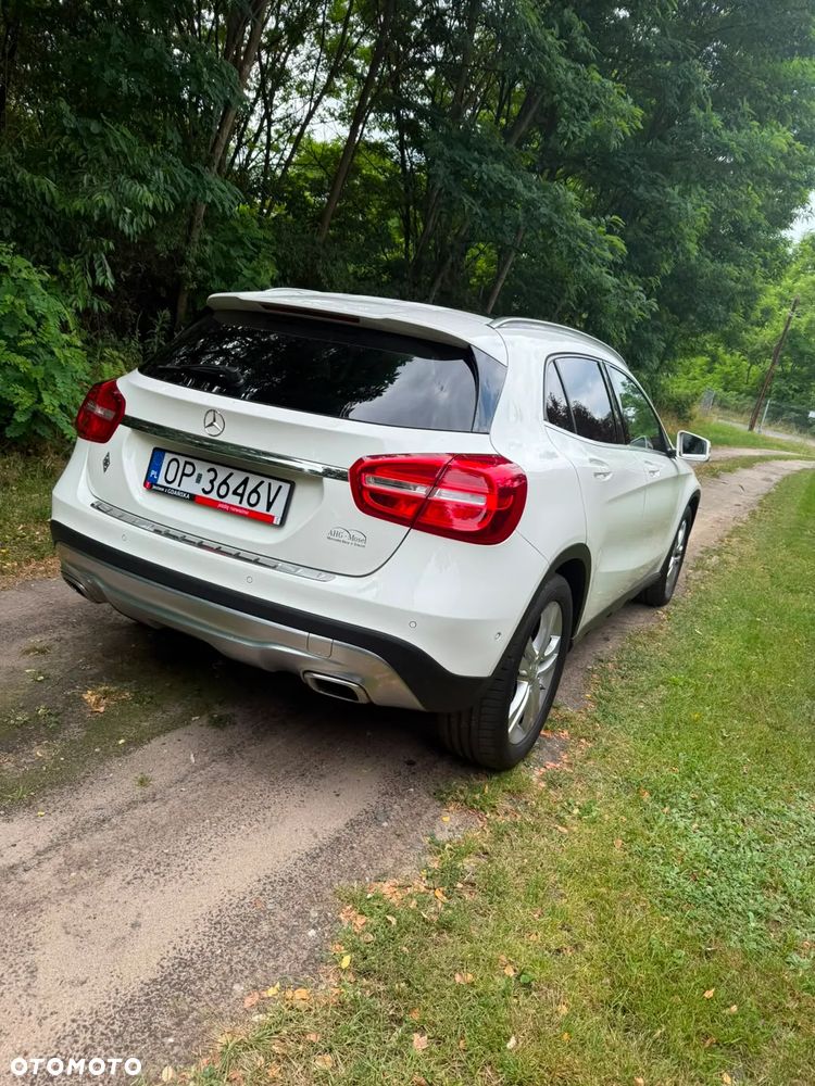 Mercedes-Benz GLA - 14