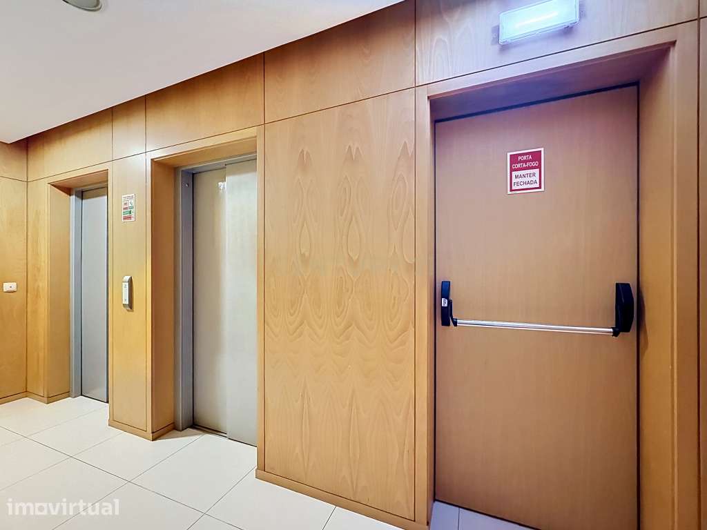 Apartamento T3 no Último Piso com Varanda, Estacionamento e Arrecadaçã - Grande imagem: 3/23