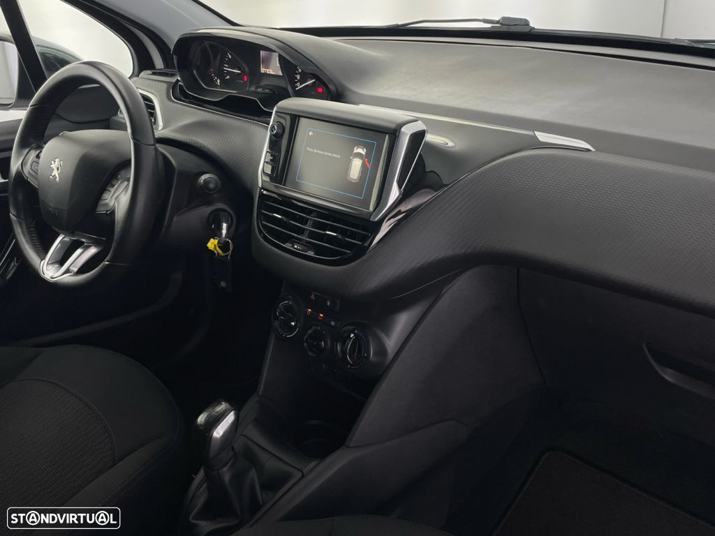 Peugeot 208 1.2 PureTech Style - 24