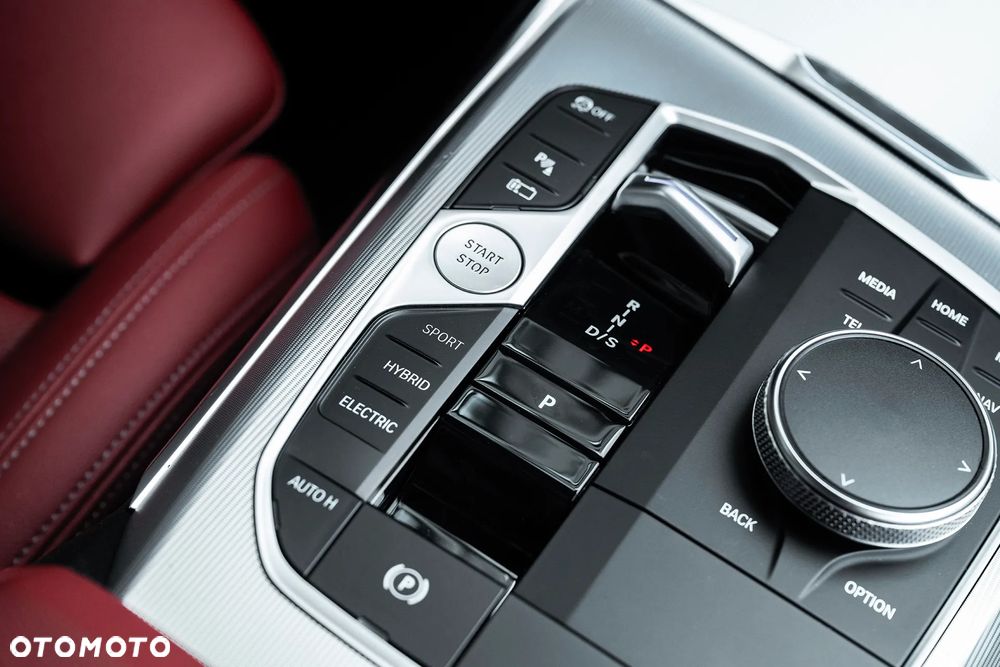 BMW Seria 3 330e xDrive M Sport sport - 9