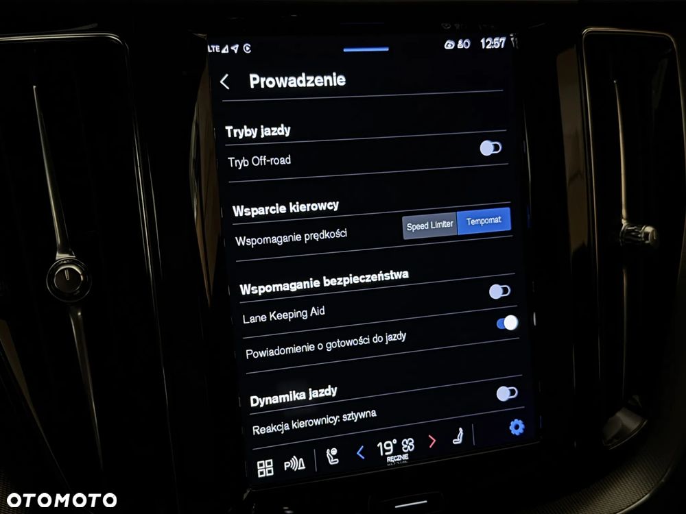 Volvo XC 60 B4 D AWD Plus Dark - 30