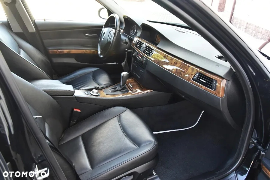 BMW Seria 3 320i - 16