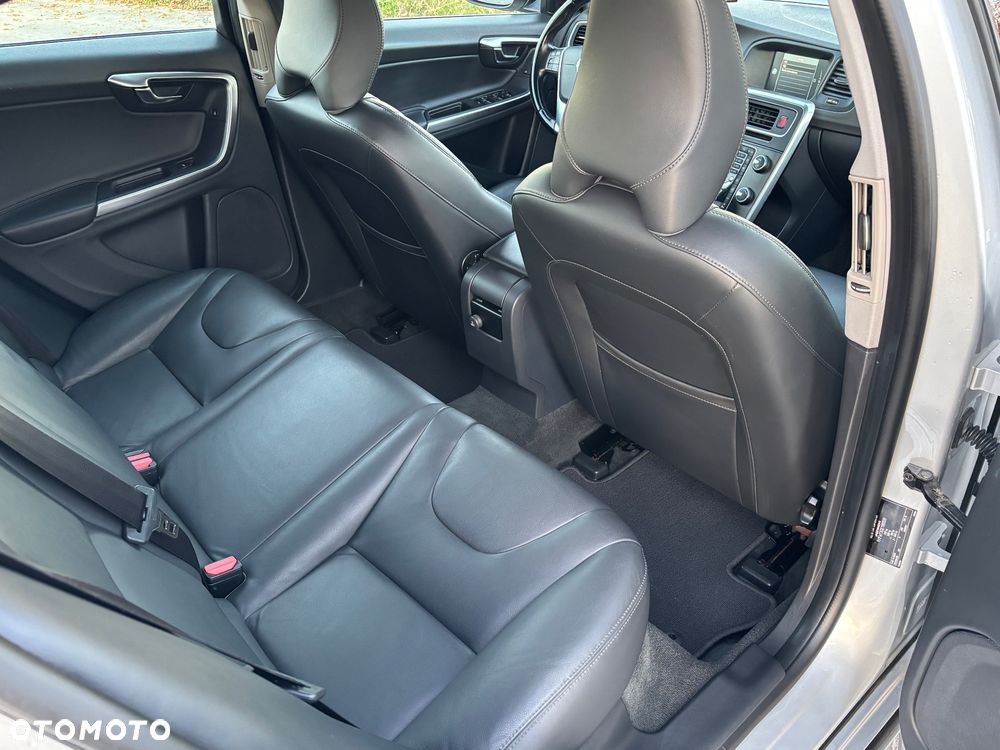 Volvo V60 D4 Geartronic Momentum - 31
