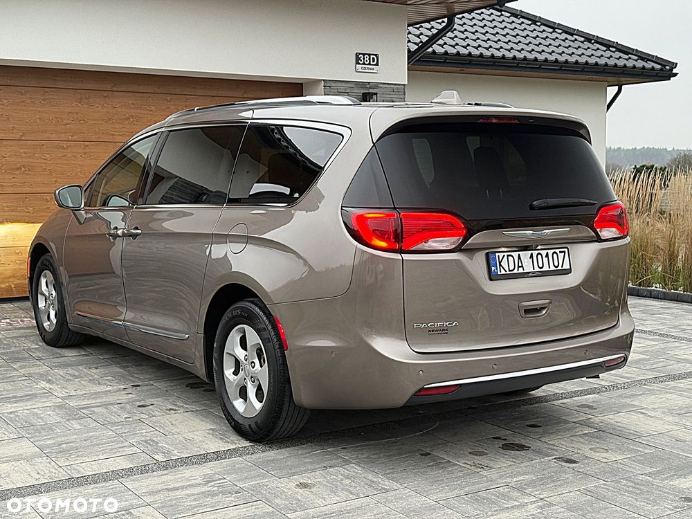 Chrysler Pacifica - 33