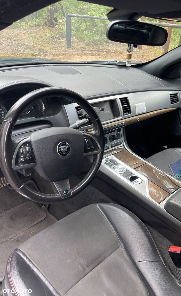 Jaguar XF 2.2 - 9