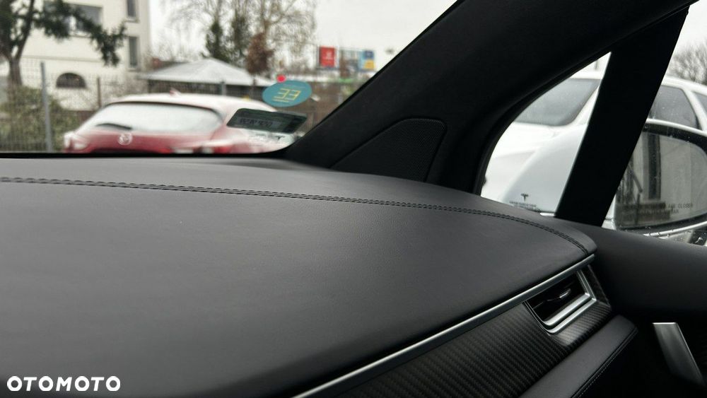 Tesla Model X - 21