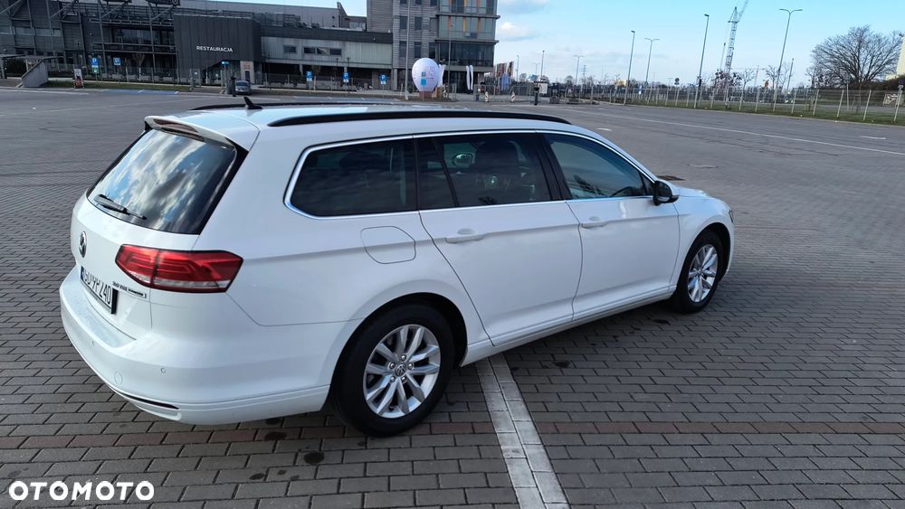 Volkswagen Passat - 12