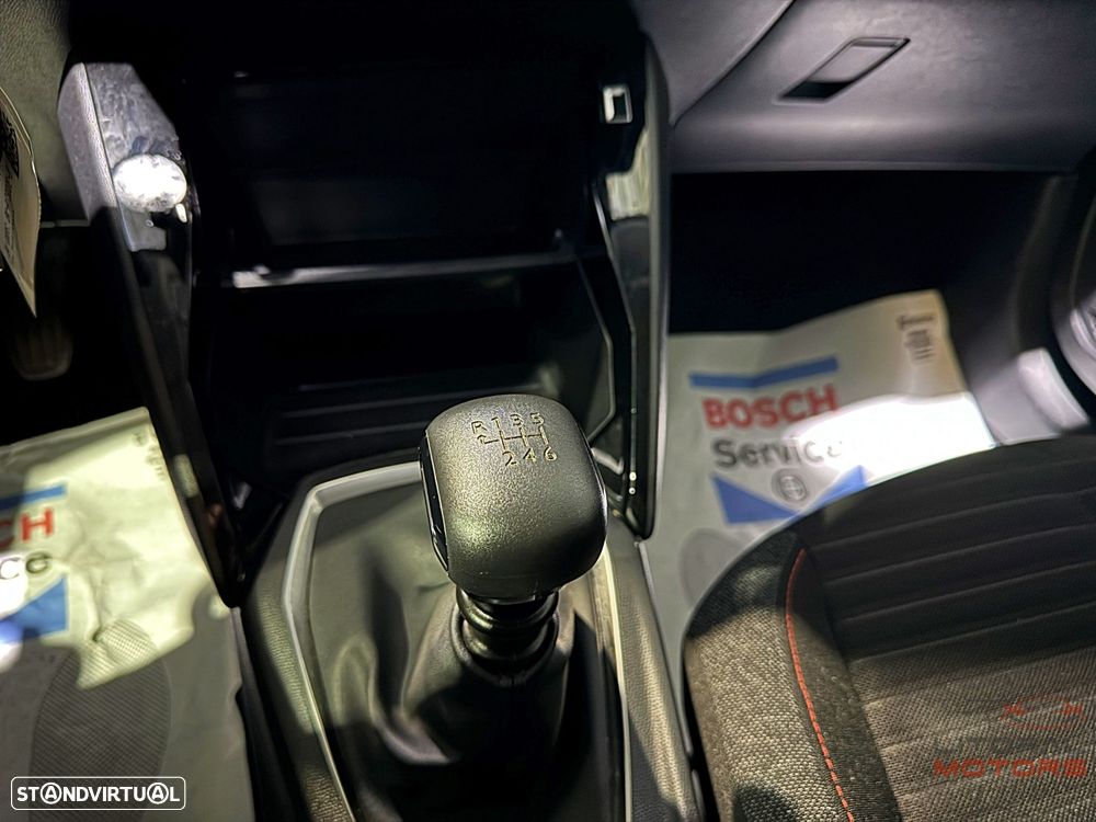 Peugeot 208 1.2 PureTech SE Style - 27