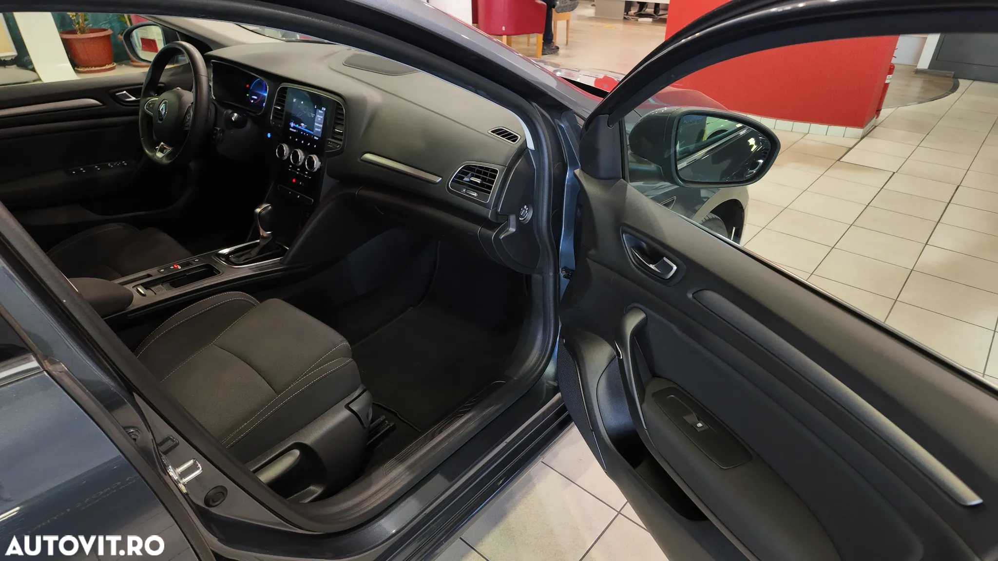 Renault Megane E-TECH Plug-in 160 BUSINESS EDITION - 11