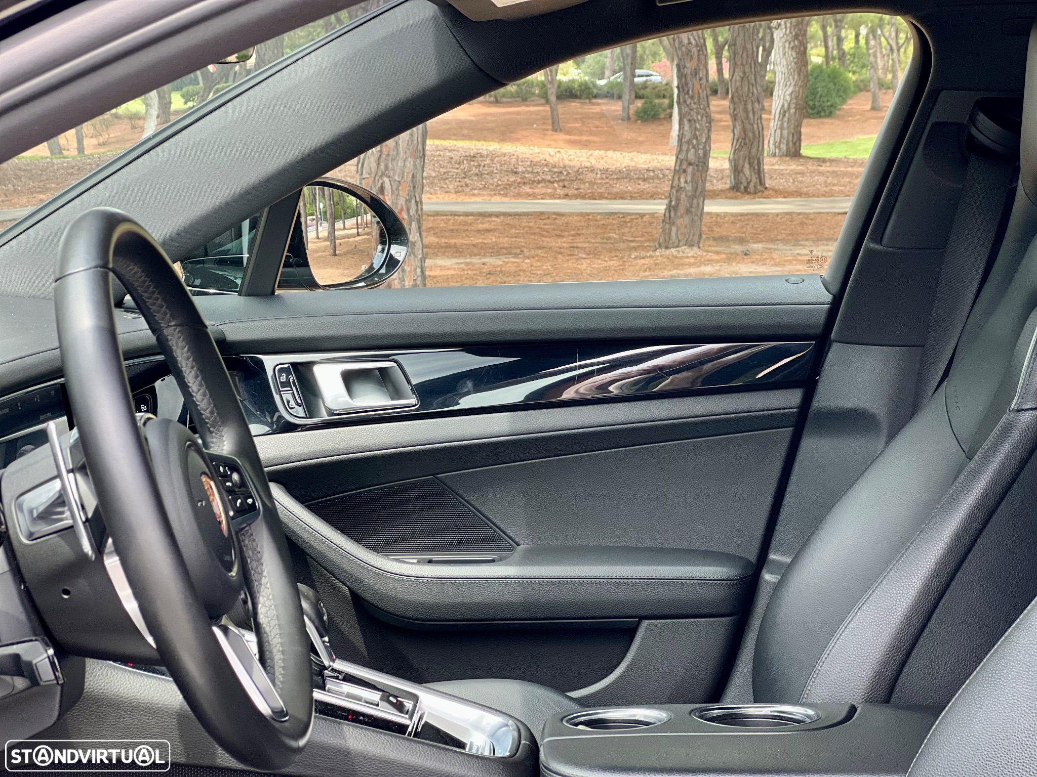 Porsche Panamera 4 E-Hybrid - 33
