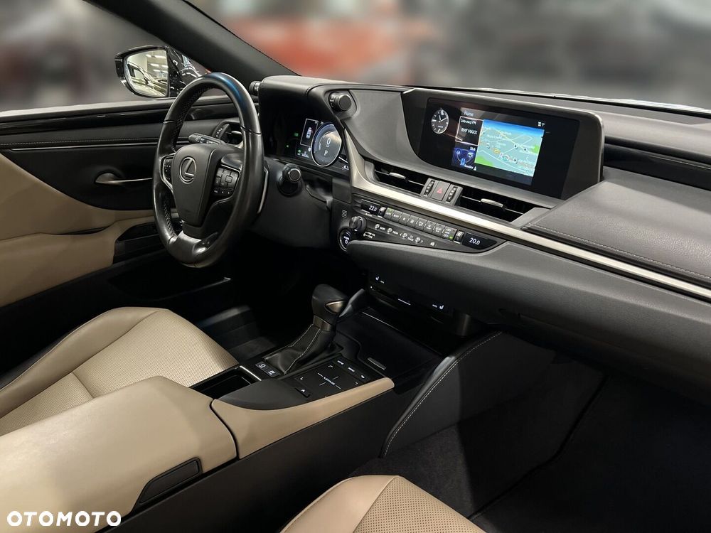 Lexus ES 300h Business Edition - 18