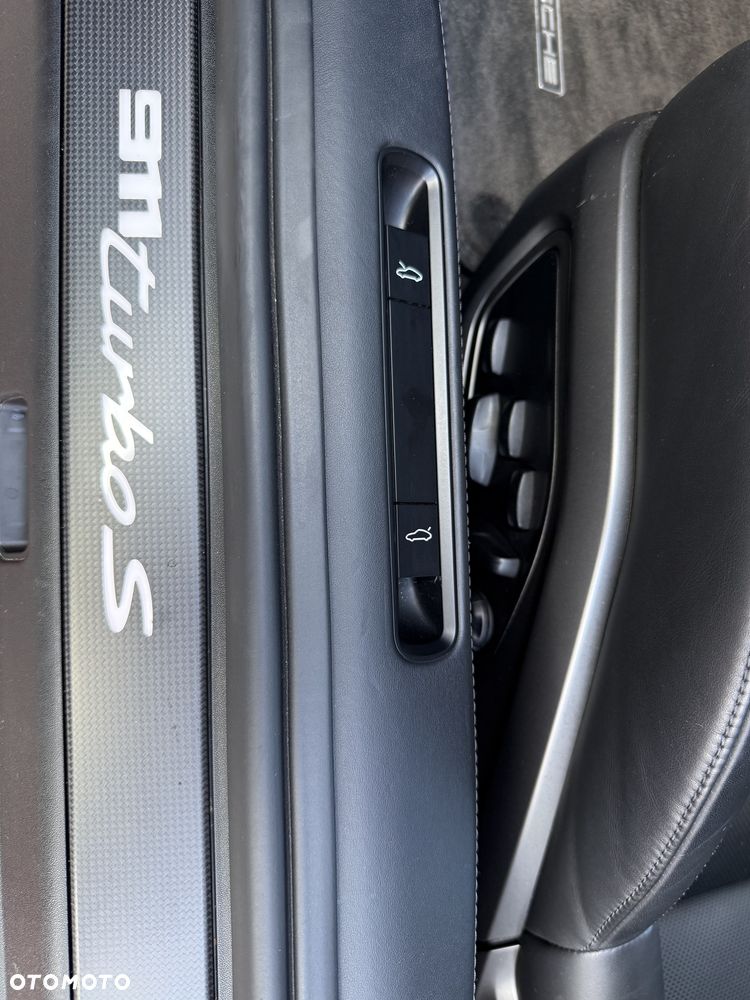 Porsche 911 Carrera Turbo S - 7