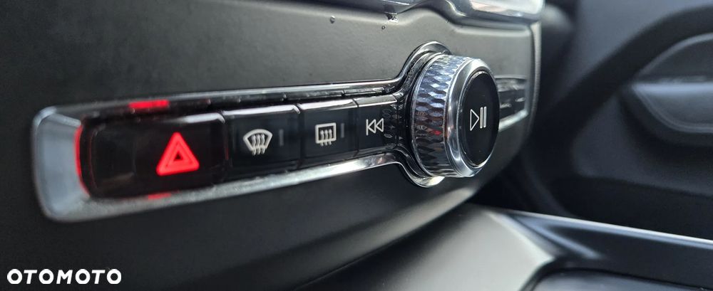 Volvo XC 60 D4 Momentum Pro - 31