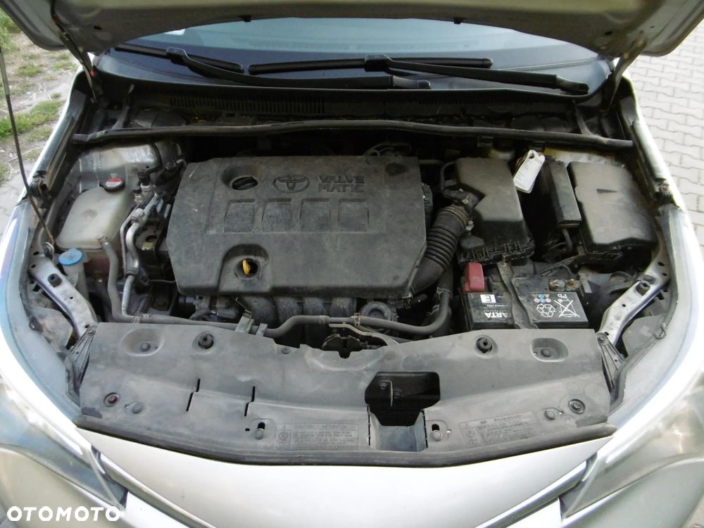Toyota Avensis 1.6 Active - 17