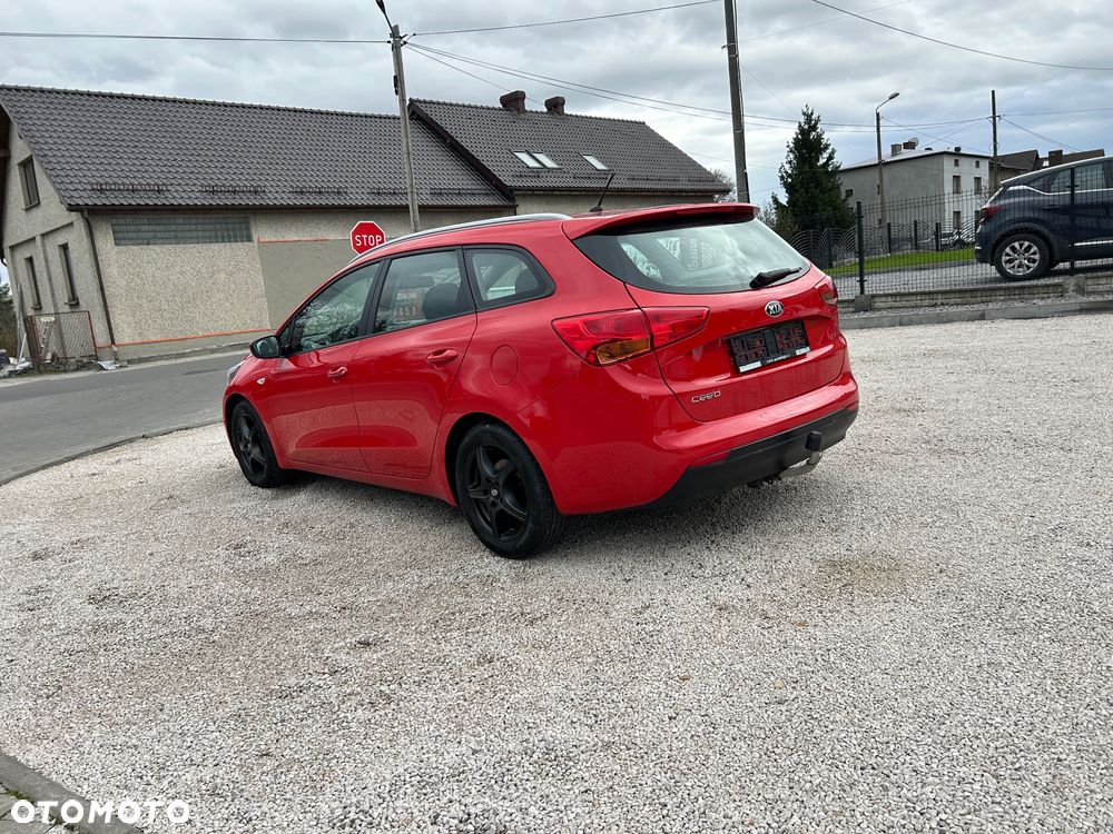 Kia Ceed - 11