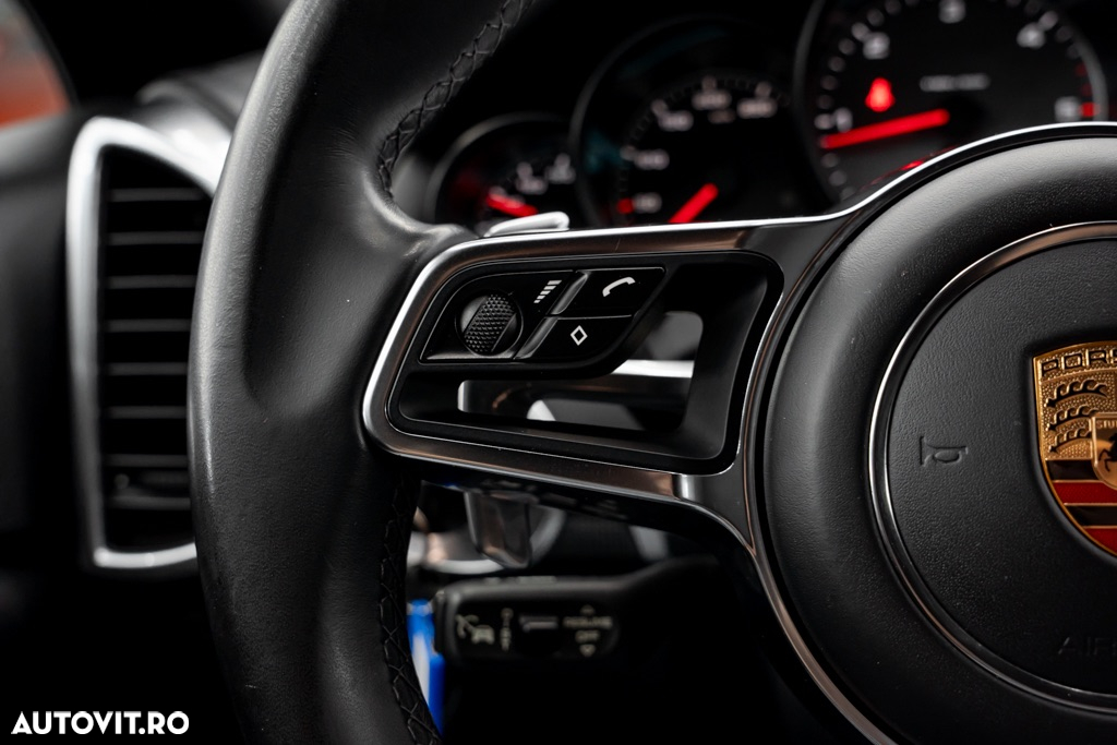 Porsche Cayenne S Diesel Platinum Edition - 33