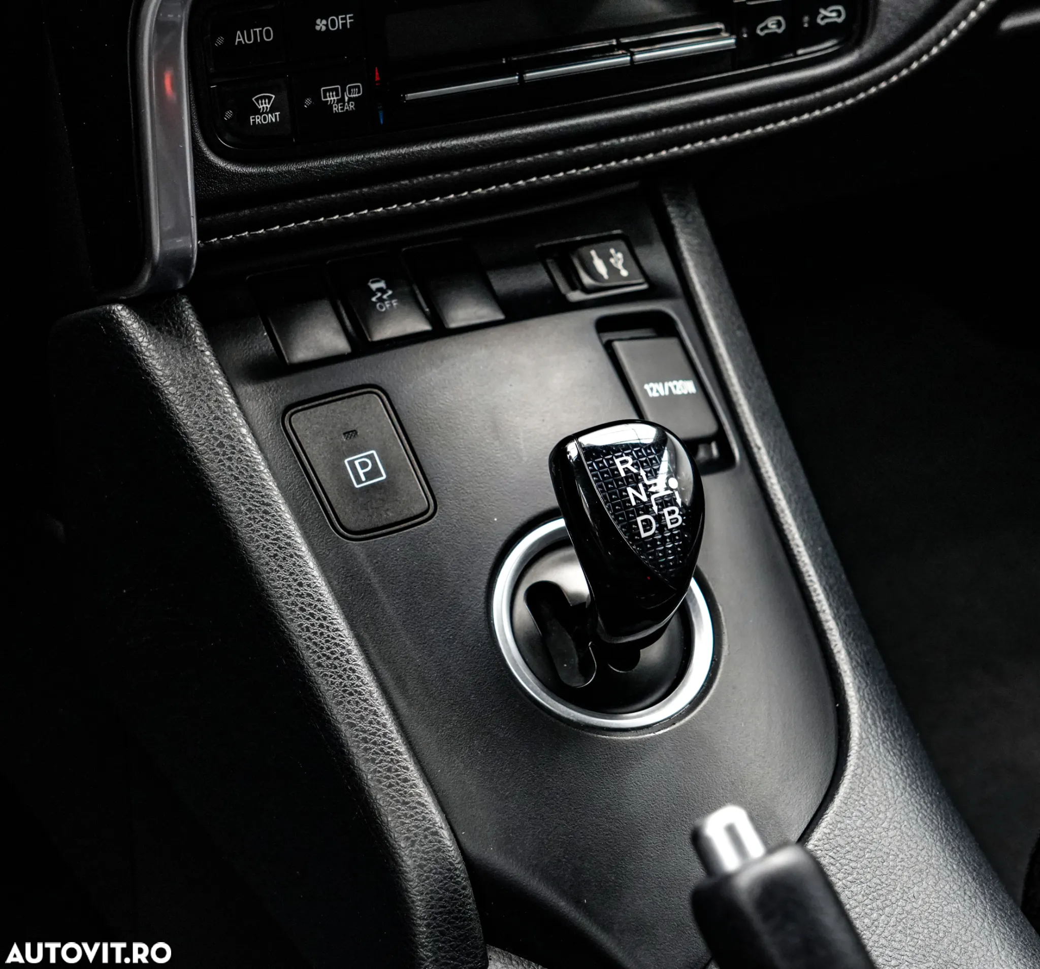 Toyota Auris 1.8 L VVT-i Hybrid Sol - 21