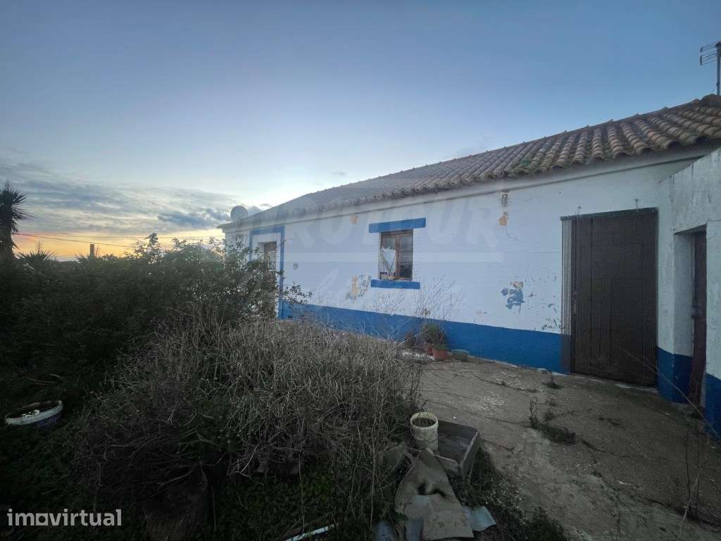 Moradia para Recuperar com Terreno de 2.007 m² - São Domingos, Sant... - Grande imagem: 2/25