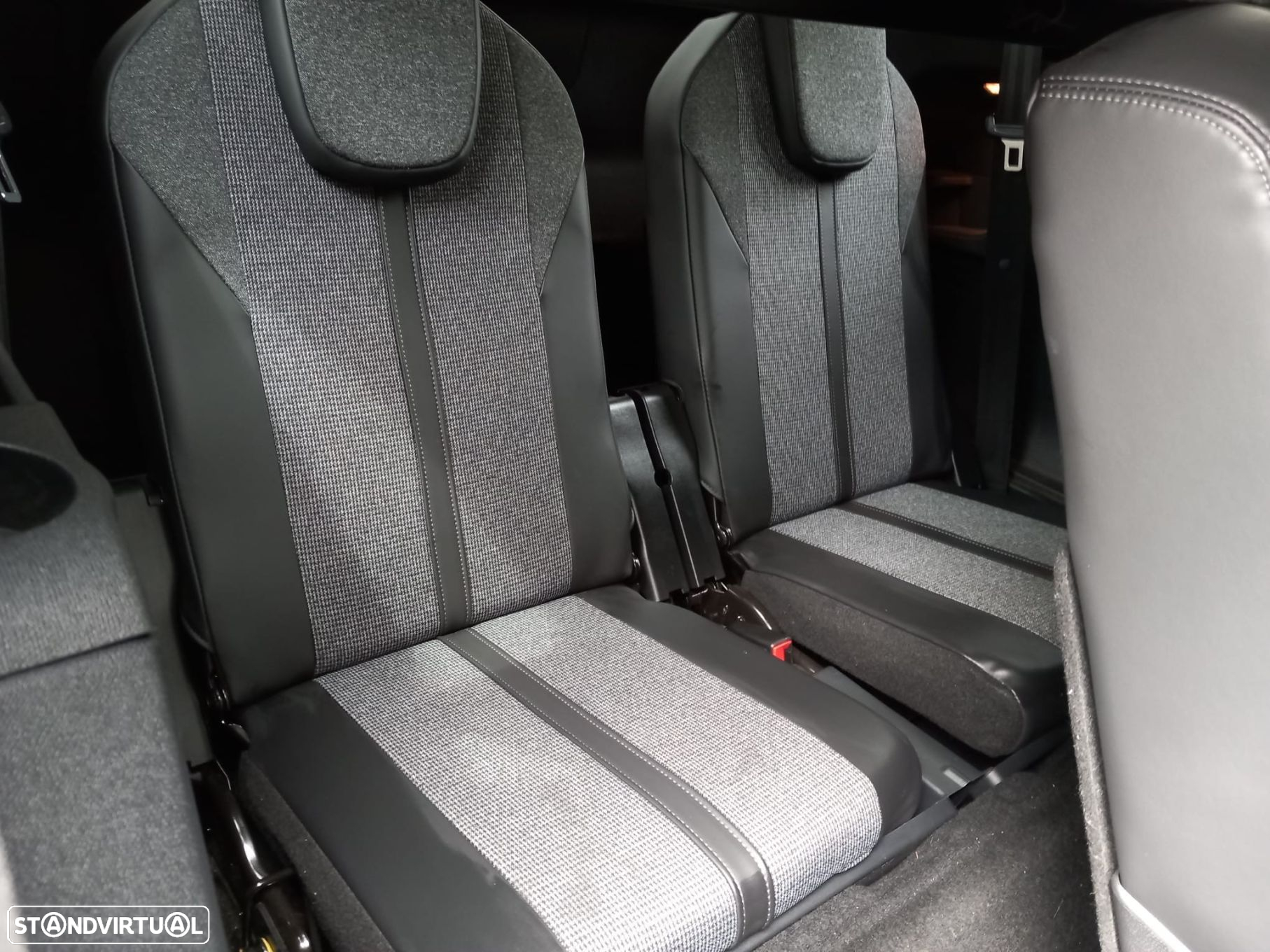 Peugeot 5008 1.5 BlueHDi Allure EAT8 - 21
