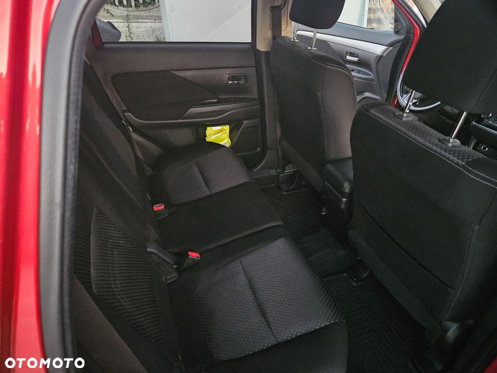 Mitsubishi Outlander 2.0 Intense Comfort 4WD CVT - 31