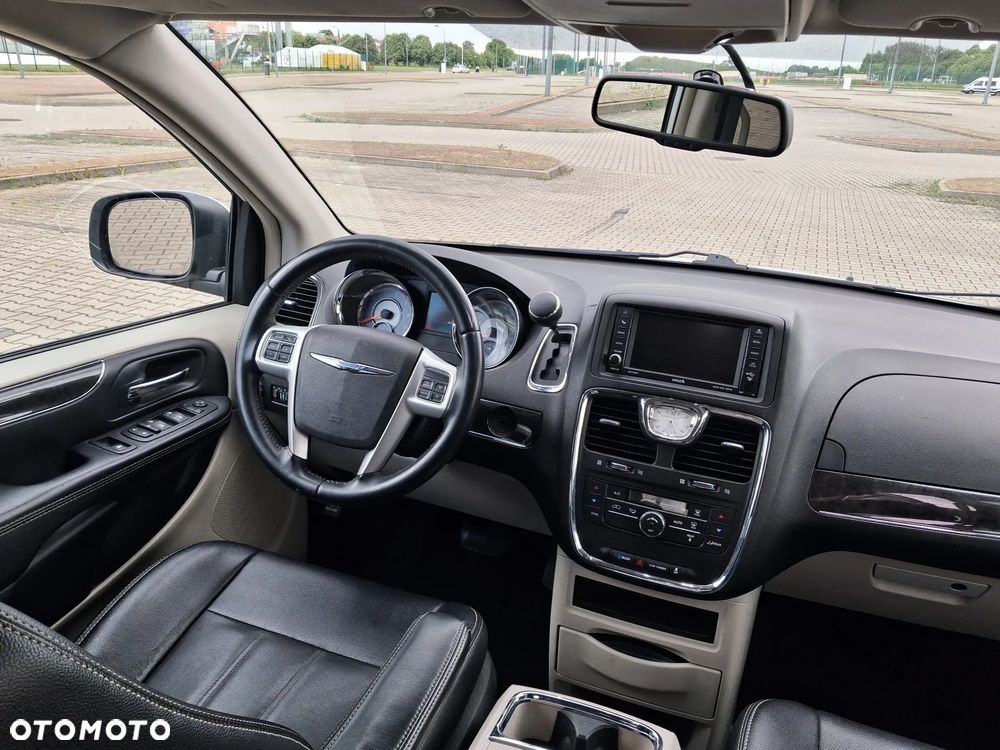 Chrysler Town & Country 3.6 Touring - 28